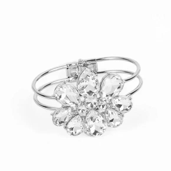 Paparazzi Jewelry Accessories - DAUNTLESS is More - White Bracelet - Vintage - Picture 2 of 4